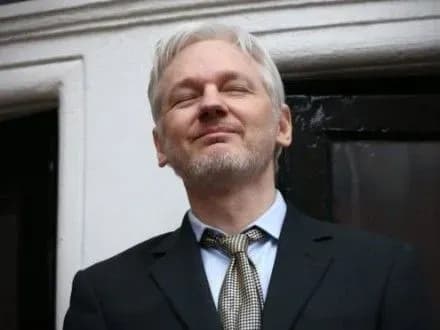Дж.Ассанж вимагає помилування свого інформатора в обмін на власну свободу