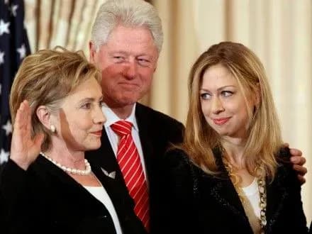 Х.Клінтон пересилала своїй дочці конфіденційну інформацію