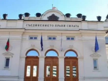 Сьогодні у Болгарії обирають президента між проросійським та проєвропейським кандидатом