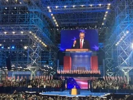 Очільник кампанії Х.Клінтон попросив людей розходитися зі штабу