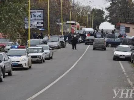 Два пункти пропуску на кордоні зі Словаччиною та Румунією залишаються заблокованими “пересічниками”