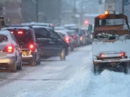 Через негоду “Київавтодор” використав понад 5 тис. тонн солі та піску