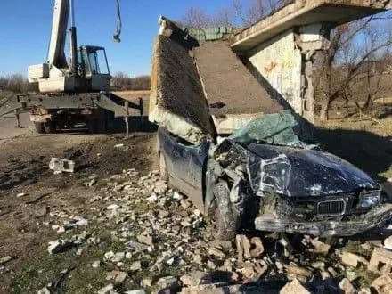 Неповнолітня у Дніпропетровській області в'їхала в зупинку громадського транспорту