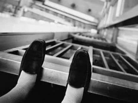 Жителька Полтави викинулася з вікна багатоповерхівки у Харкові