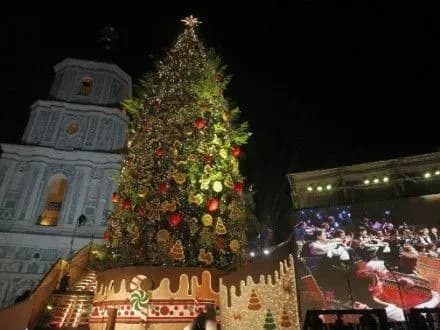 Головну ялинку столиці прикрасять 3 км гірлянд і тисяча дизайнерських іграшок