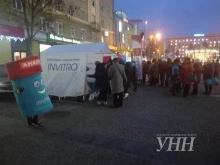 Флешмоб до Всесвітнього дня боротьби зі СНІДом пройшов у Дніпрі