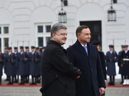 П.Порошенко і президент Польщі розпочали переговори тет-а-тет