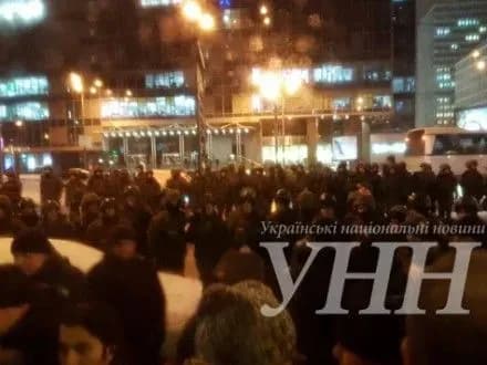 Сутичка українських і турецьких фанів у Києві: ножі, димові шашки і три автобуси Нацгвардії