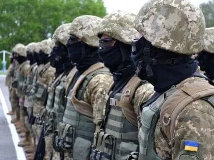 Президент вручил боевое знамя учебному центру ССО ВСУ в Бердичеве