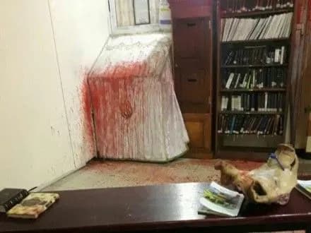 До восьми років в'язниці загрожує винуватцям злочину у синагозі в Умані