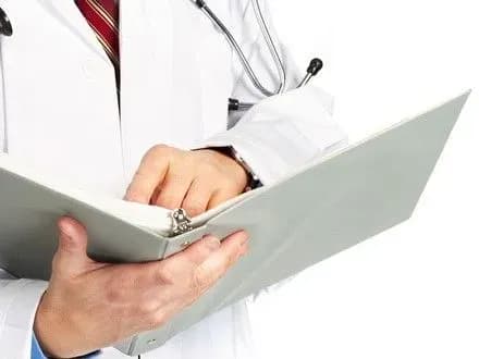 Виявлення раку прямої та товстої кишки на ранніх стадіях закладає більш успішний прогноз у лікуванні пацієнта — лікар