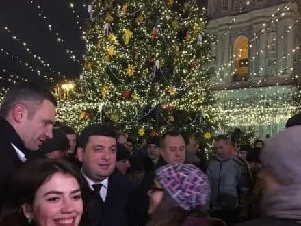 В.Гройсман вместе с В.Кличко прогулялись по предновогоднему Киеву