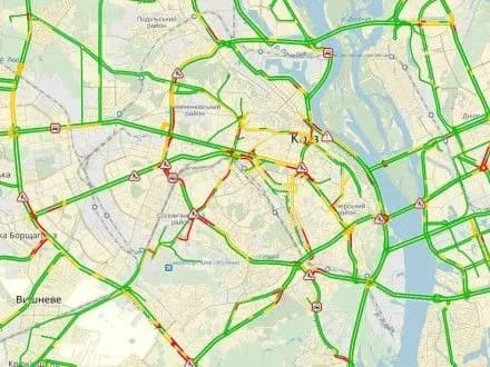 Автомобильные пробки в столице достигли пяти баллов