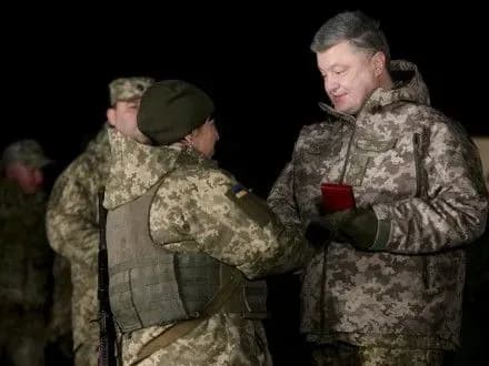 Президент вручив державні нагороди героям АТО
