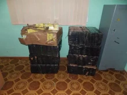 Серед вантажу руди прикордонники виявили 4 тис. пачок сигарет