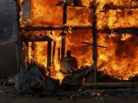 Из-за пожара в лагере беженцев пострадали 30 человек в ФРГ