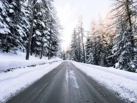 Через негоду в п’яти областях України діють обмеження для руху транспорту