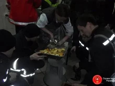 У Рівному пекарю магазину затисло руку в м’ясорубці