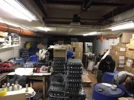 Подпольный цех по массовому производству контрафактного алкоголя разоблачили в Одесской области