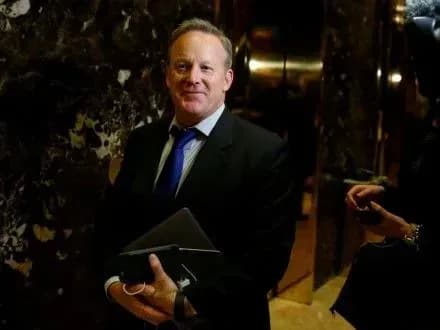 Речник Д.Трампа обговорив з послом РФ організацію перемовин із В.Путіним - ЗМІ