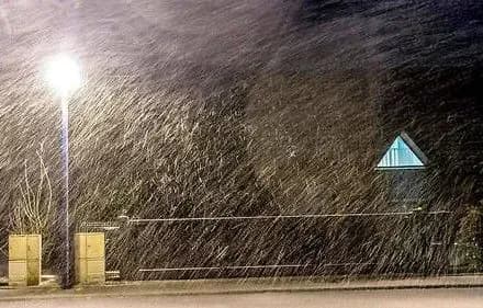 Близько 230 тис. будинків у Франції залишилися без світла через бурю