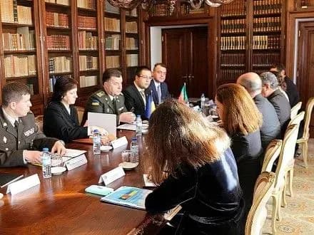 С.Полторак: Португалія готова прийняти на лікування та реабілітацію поранених бійців АТО