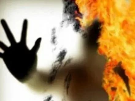 На Прикарпатті чоловік облив себе бензином і підпалив