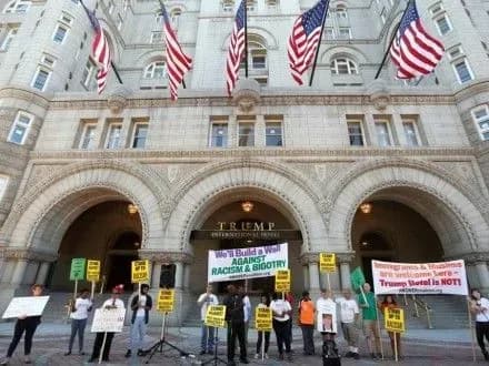 Мужчина поджег себя возле гостиницы Д.Трампа в Вашингтоне