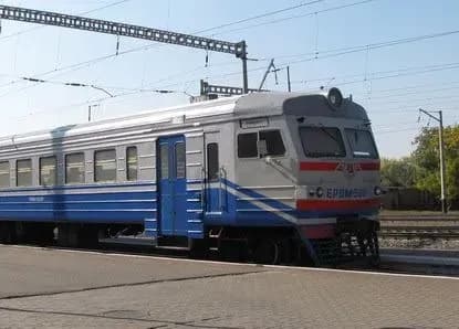 Підлітка вразило струмом на даху поїзда