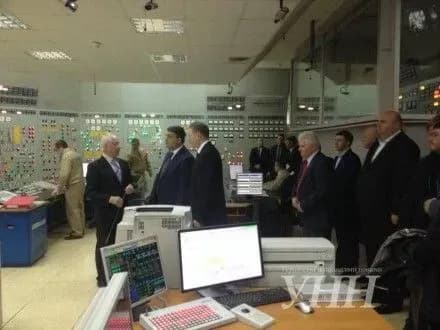 В.Гройсман: уряд шукатиме гроші на добудову 3 і 4 енергоблоків Хмельницької АЕС