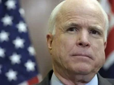 Дж.Маккейн выразил надежду, что Д.Трамп в разговоре с В.Путиным положит конец спекуляциям относительно санкций