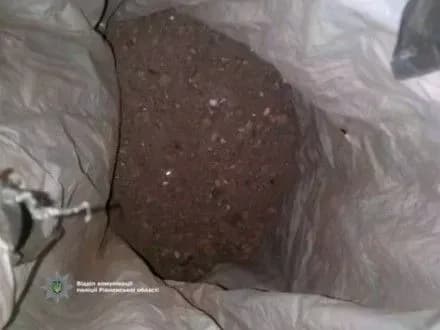 Три кілограми вибухівки із військового полігону знайшли на складі у Рівненській області