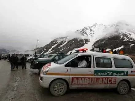 Четверо осіб загинули у зіткненні автобуса і вантажівки в Афганістані