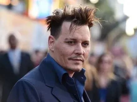 Дж.Депп судится с компанией, которая занималась его финансами