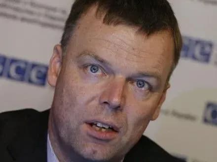 А.Хуг: на Донбасі майже втричі зросла кількість порушень "режиму тиші"