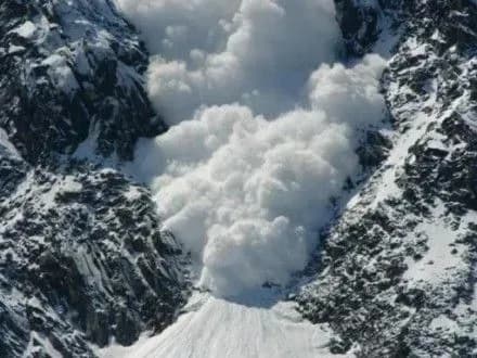 Група туристів у Бурятії потрапила під лавину