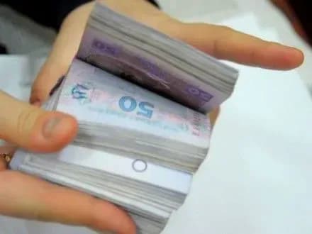 Працівницю сервісного центру Рівного посадили під домашній арешт