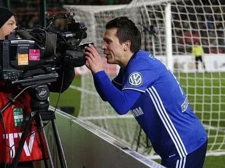 ФК "Шальке" планує викупити у "Севільї" трансфер Є.Коноплянки