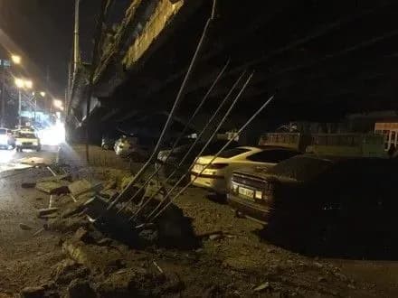 У Києві обвалився Шулявський міст