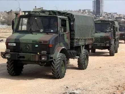 Туреччина стягує бронетехніку до кордону з Сирією