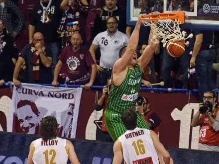 К.Фесенко оформил дабл-дабл в матче плей-офф Лиги чемпионов