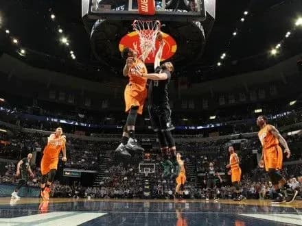 О.Лень провів результативний матч у складі "Фінікс Санс"