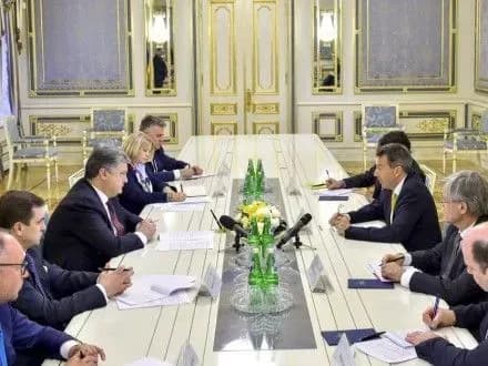 П.Порошенко: залучення МКЧХ має важливе значення для сприяння звільненню заручників