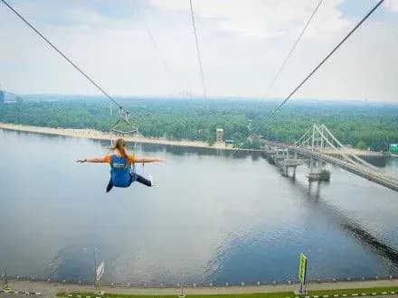 Тролей над Дніпром у Києві демонтували через відсутність документів - КМДА