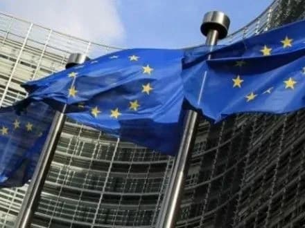 В Еврокомиссии поздравили всех женщин с 8 марта