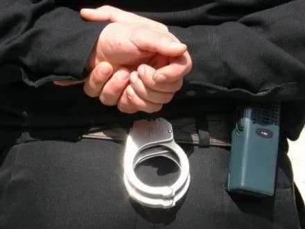 Столичного поліцейського і двох екс-міліціонерів судитимуть за вимагання грошей