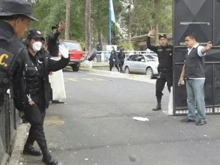 Під час пожежі у реабілітаційному центрі у Гватемалі загинуло 9 дітей