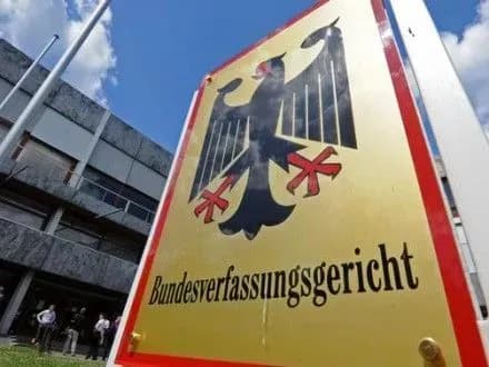 Конституційний суд ФРН зобов’язав іноземців узгоджувати свої виступи з владою