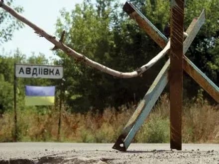 Танковий снаряд влучив у житлові будинки в Авдіївці, зруйновано квартири