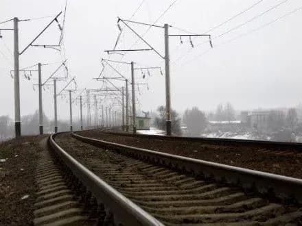 Чергового залізниці вдарили ножем під час огляду колії